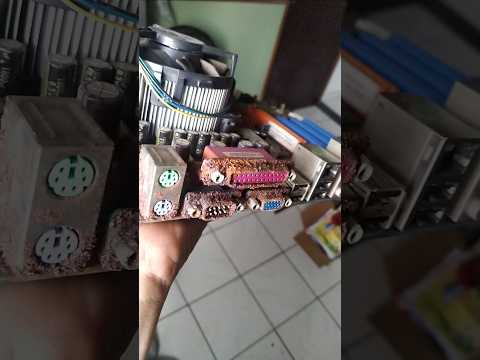 A placa-mãe de PC com mais ferrugem que você já viu na vida