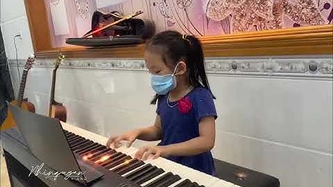 Tập đàn piano bài kìa con bướm vàng năm 2024