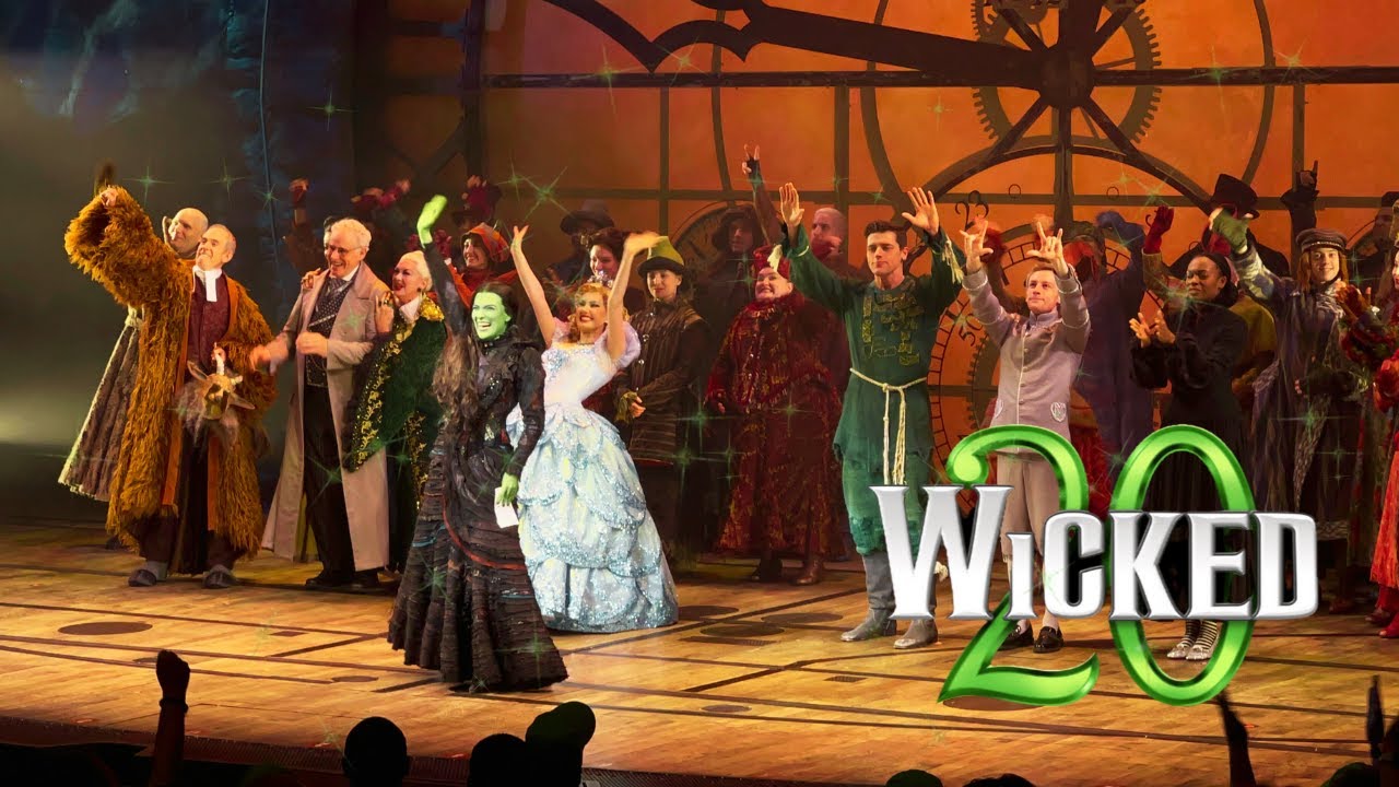 Wicked 💚 20th Anniversary Green Performance | 5 Elphabas, Curtain Call, and Elphie Selfie