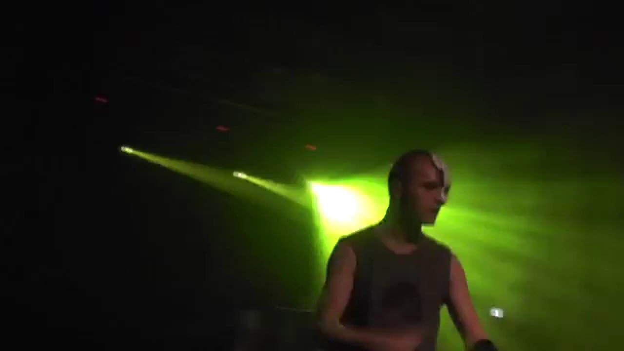 Assista a 2̵n̵d̵ ̵f̷a̶c̴e̷ - WEAPON live @ Mannheim no YouTube Assista a 2̵n̵d̵ ̵f̷a̶c̴e̷ - WEAPON live @ Mannheim no YouTube