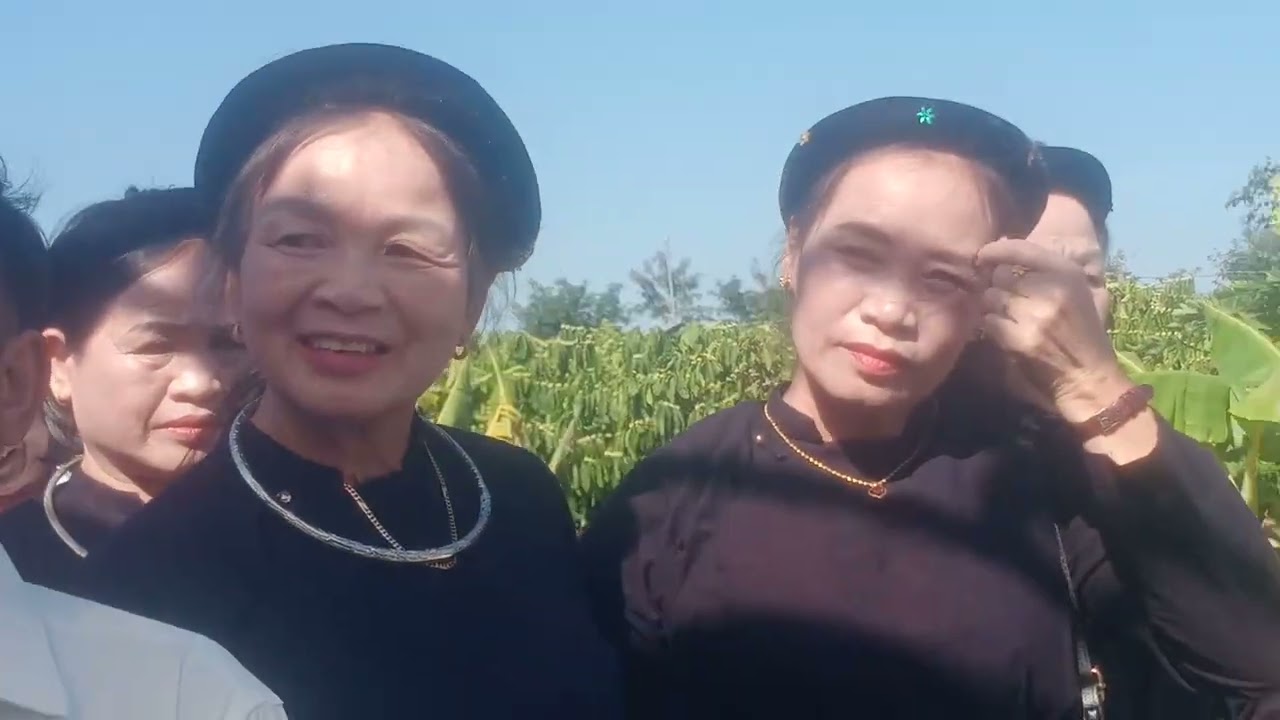 nông Thị tốt và hoàng cúc hát ở đám cưới nhà chị Cúc rất hay