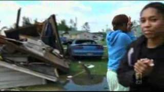 Perfect storm kills 290 in southern USA