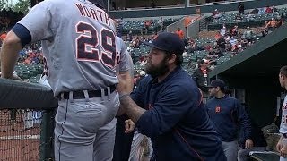 Joba dishes out pregame massage to Worth screenshot 1