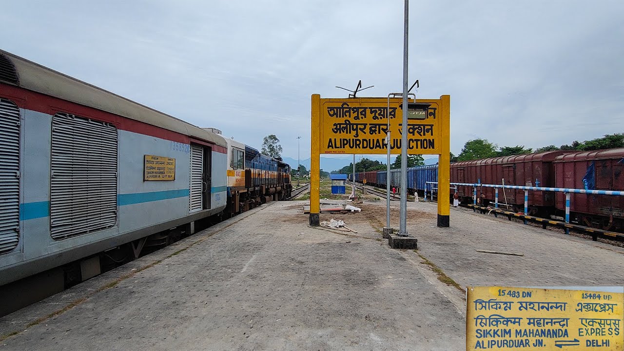Departure of SIKKIM MAHANANDA Express from ALIPURDUAR JN |