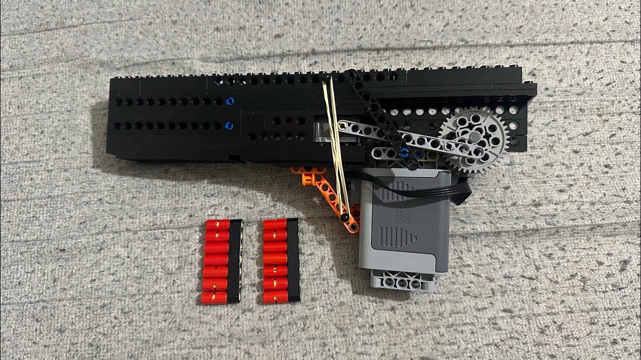 Lego Spring-Powered Sub-Machine Pistol (FIRST EVER)