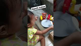 ngasih makan #kuda #sapi #mainan #anak #anakindonesia #lucu #babygirl #baby #cute #girl