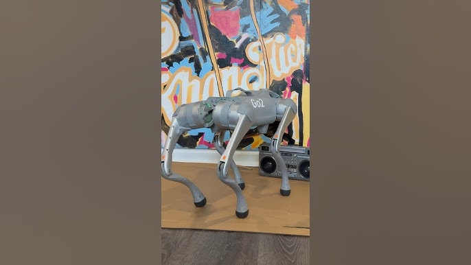 1950 va 1970 yillardagi yalangoch sochli retro ayollar