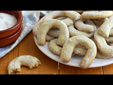 vanilla-&-walnut-crescent-cookies-recipe-|-happyfoods