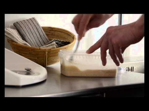 Video: Hvordan Man Laver Yoghurt Uden Surdej I En Gryde Derhjemme