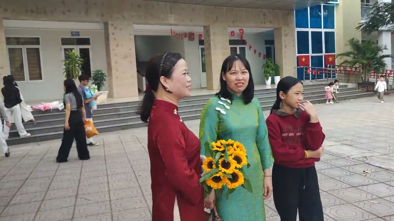 Đại gia đình chụp ảnh kỉ yếu cùng anh Minh Đức phần 3