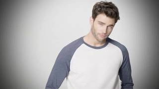 District ® Very Important Tee ® 3/4-Sleeve Raglan DT6210