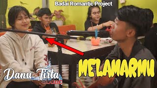 DANU TIRTA NYANYI MELAMARMU DI DEPAN CEWEK INI (Badai Romantic Project)