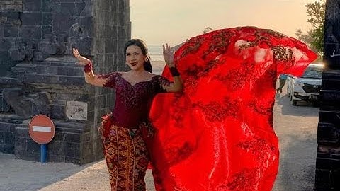 Eira diburu media Indonesia isu pemujaan