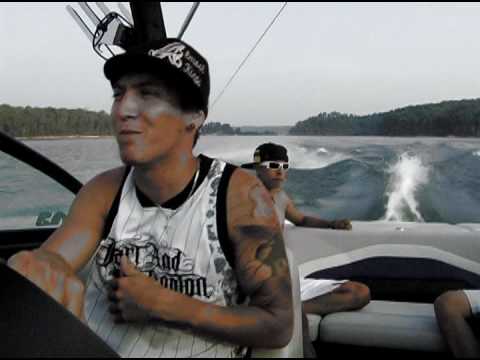 在 YouTube 上觀看「Almost Kings - On Like That」