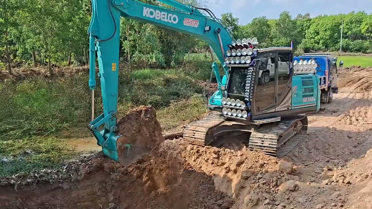 สายแข็งบุรีรัมย์มีงานทุกวัน kobelco sk140lc-11 แต่งหล่อเปิดบ่อเก่าใส่ดั้ม excavator and truck
