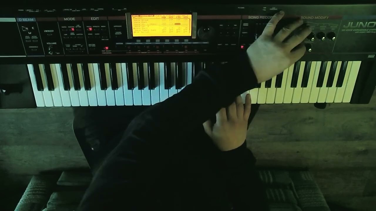 Juno G Bossa Mia Loop Making and Jam