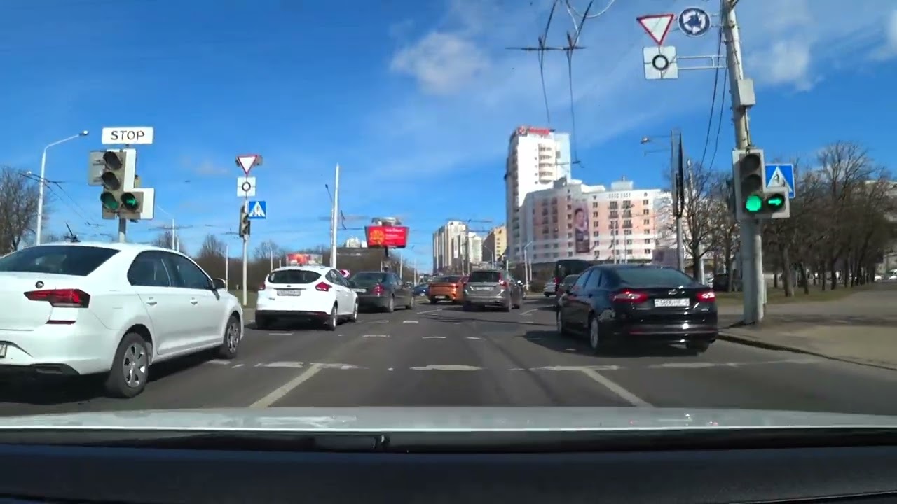 Вождение в городе | Проезд перекрестков с круговым движением | Урок ...