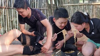 Girl builds a farm alone _ Happiness when the guy helps & admiration