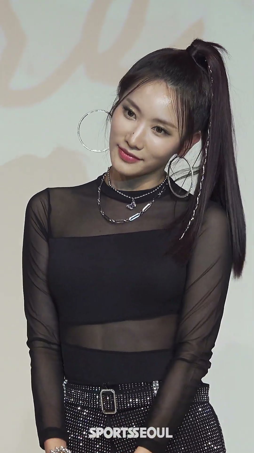 클레오 구도경, 시스루로 과감하게