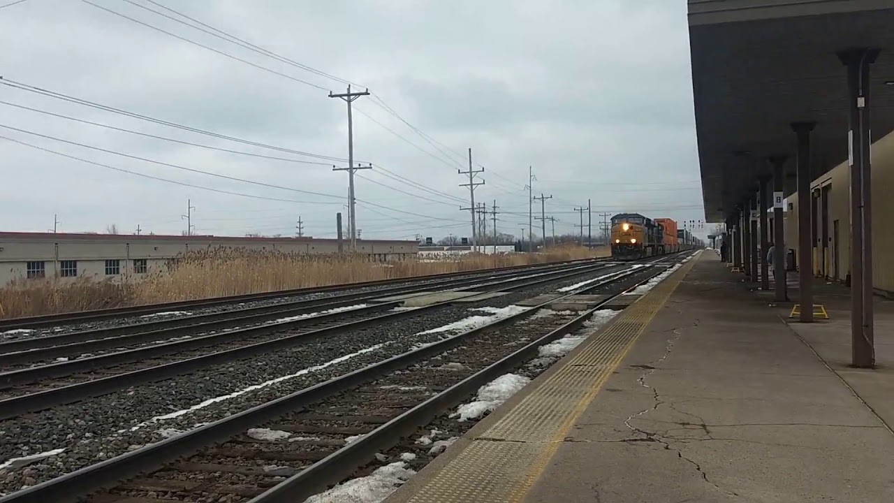 Csx q157 westbound in Buffalo NY passing the Amtrak station YouTube