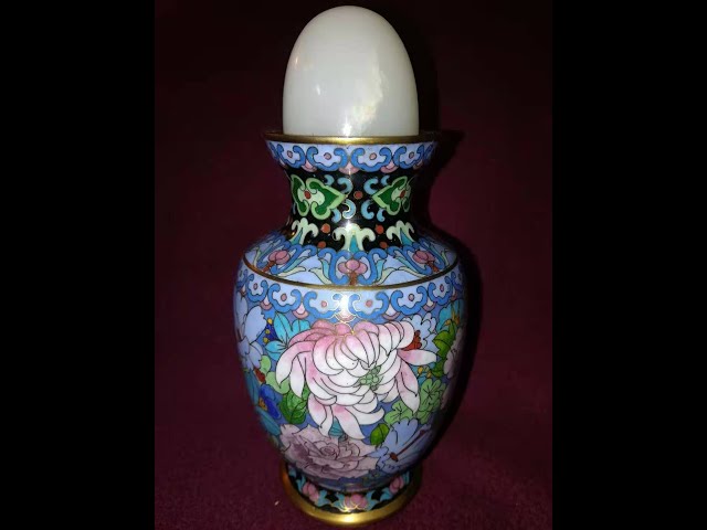 清代铜胎掐丝珐琅盘口瓶， A beautiful cloisonne bottle vase