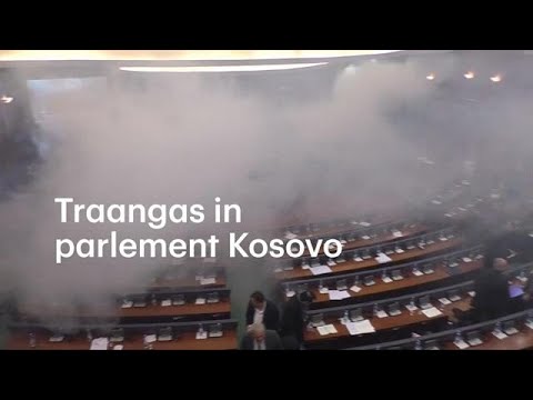 Oppositiepartij gooit traangas in parlement Kosovo - RTL NIEUWS