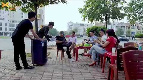 Cậu bé tốt bụng giúp đỡ 2 thanh niên hat rong bị khach xua đuổi