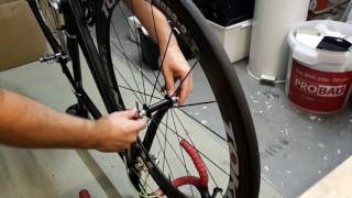 Vorderrad ausbauen und einbauen am Rennrad - Einfach & Schnell (Fixie, Singlespeed, Schnellspanner)