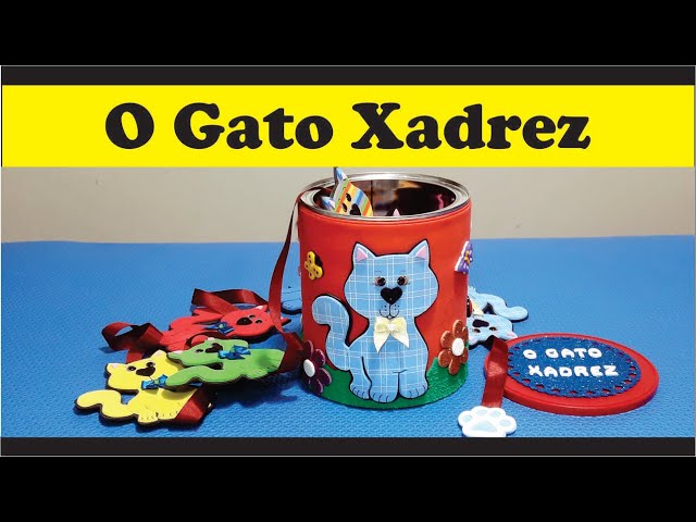 o Gato Xadrez em Eva com Placas de Papel