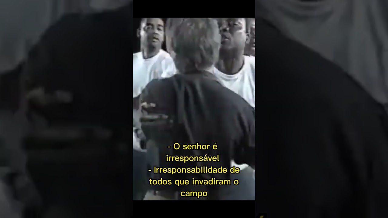 EURICO MIRANDA INVADE CAMPO E ACABA COM JOGO DEPOIS DE JUÍZ EXPULSAR 3 DO VASCO.