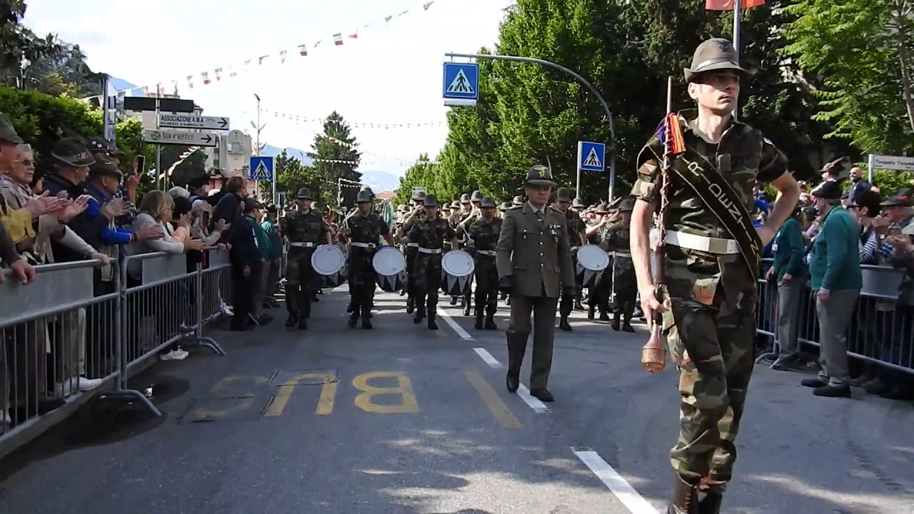 Trento: 91ª Adunata Nazionale - Il 33 in sfilata