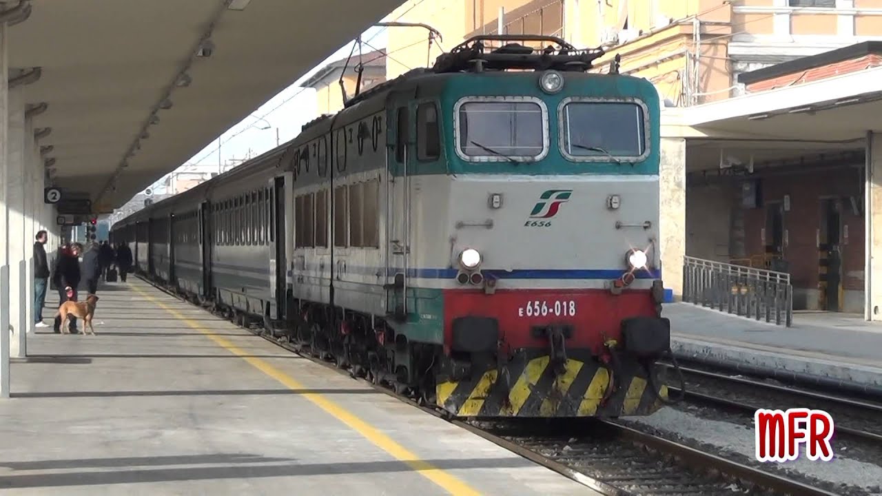 E656.018 straordinariamente in testa all' IC 505 Ventimiglia - Roma Termini.