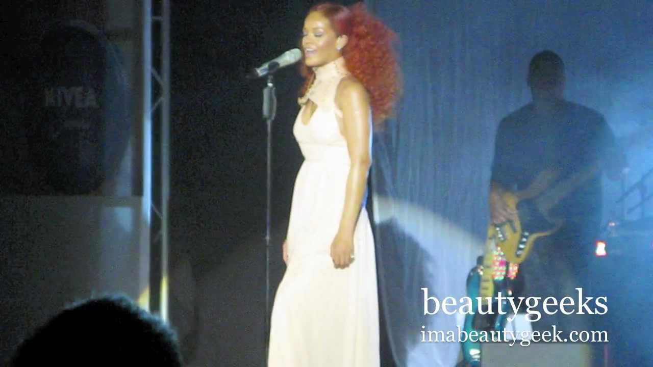 Rihanna: California King Bed live @ Nivea's 100th Anniversary Boat Bash