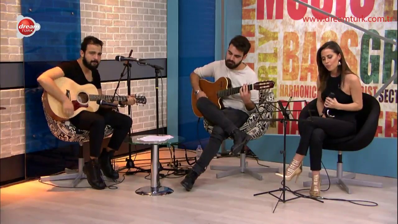 film alley Cafe Pop - Derya Uluğ Özel Performans!