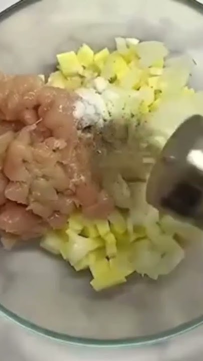 Слойка с курицей и картошкой ! - YouTube