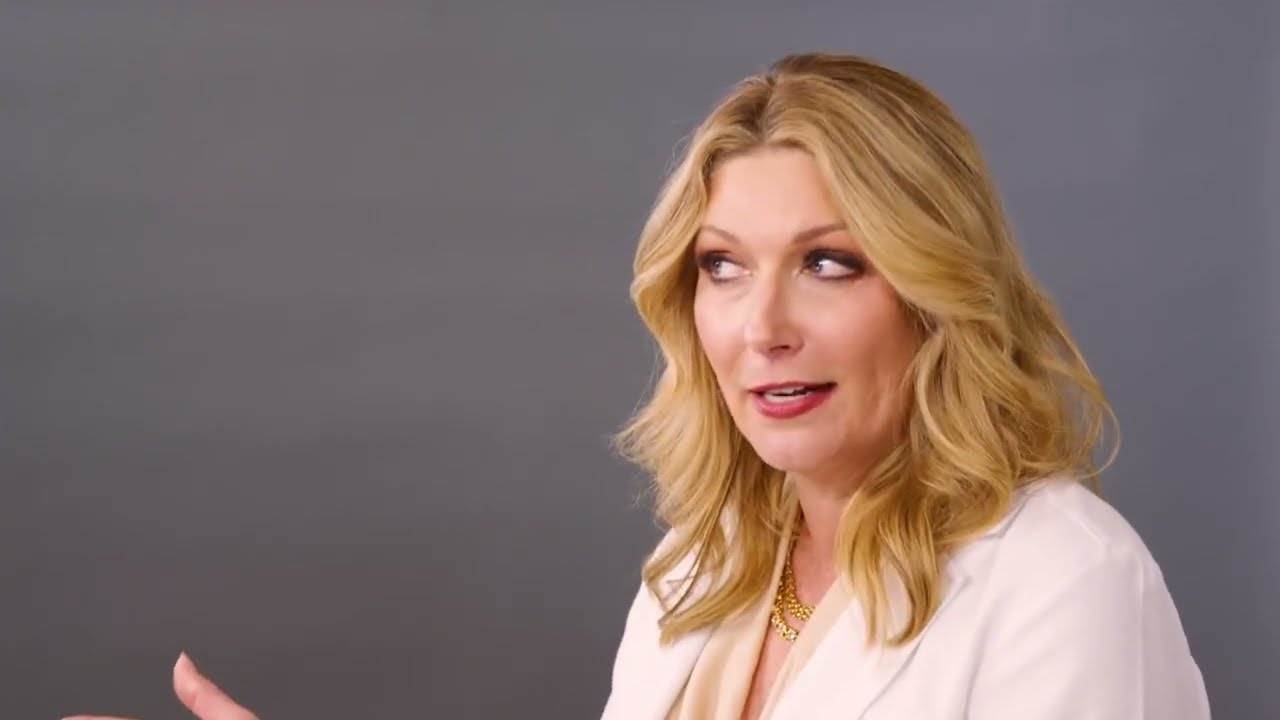 Cómo aplicar el ¡NUEVO! Minimizador de Apariencia de Bolsas para Ojos Mary Kay® Edición Limitada