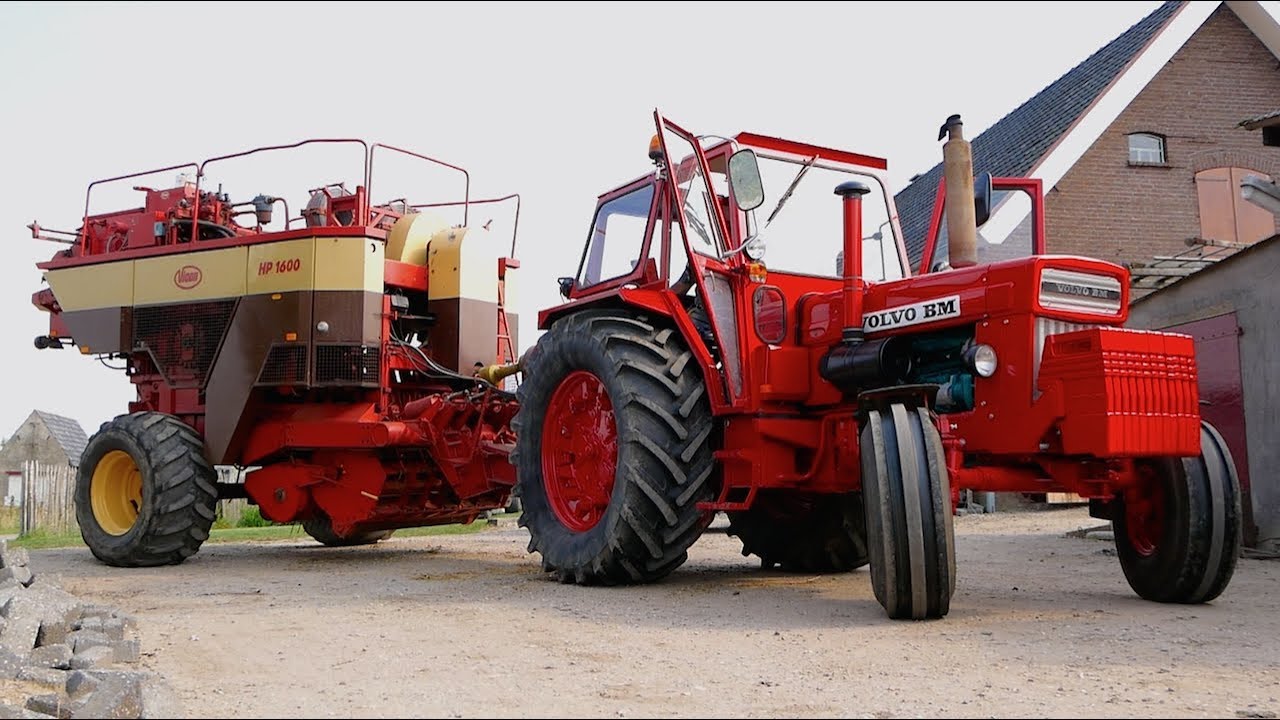 Volvo BM 810 turbo + Vicon HP 1600 Baler | Baling Hay the Classic Way | Familie Dorrestijn