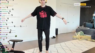 xQc Does a Fit Check