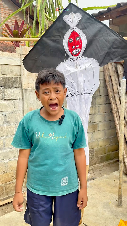 DIKIRA POCONG TERNYATA LAYANGAN🪁 #trending #shorts #layangan #hantu #pocong #lucu