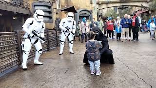 Disneyland (Star Wars) Olivia and baby Rogu run into the Darkside January 6, 2023