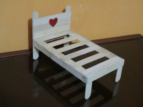 CÃmo hacer una cama para muÃecas con palitos bajalengua ? youtube