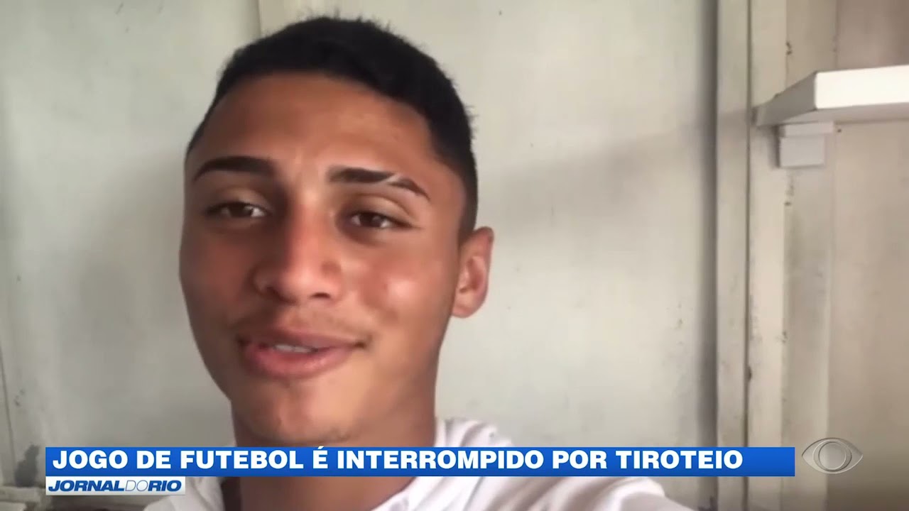 Tiroteio interrompe jogo de futebol