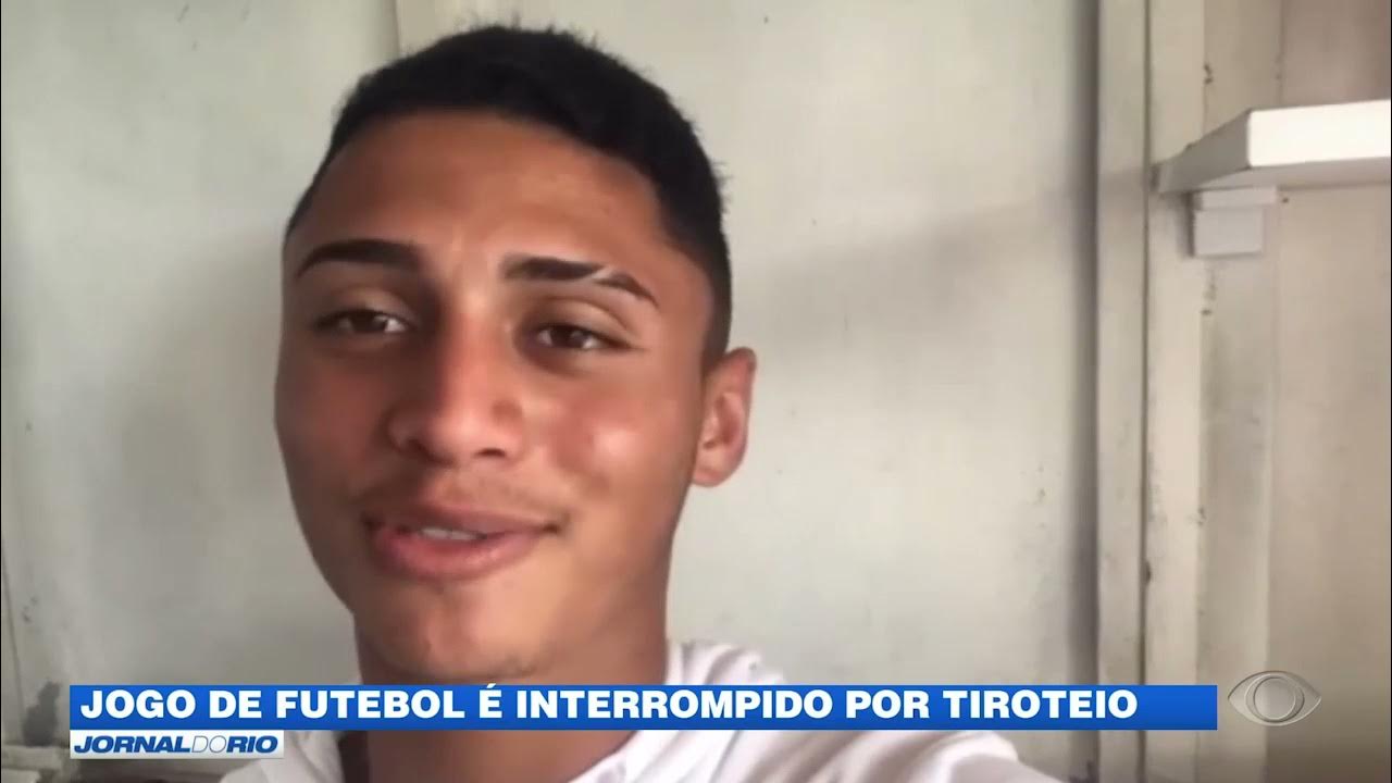 Tiroteio interrompe jogo de futebol 