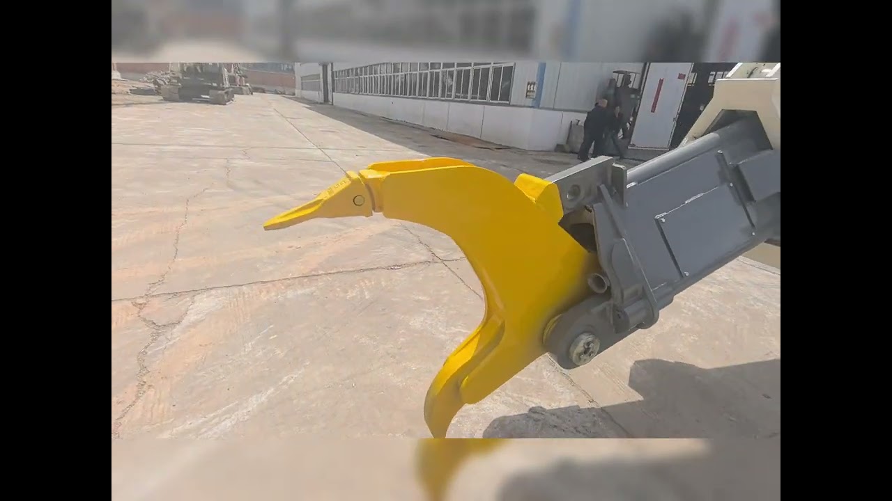 Full remote control steelmaking converter mouth steel ladle mouth cleaning