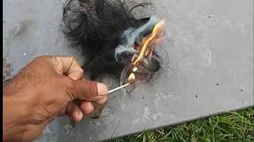 ¿Qué pasa si te quemas el pelo con fuego?