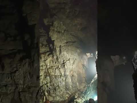 Video: Obisk kavern Grotte di Stiffe v Abruzzu v Italiji