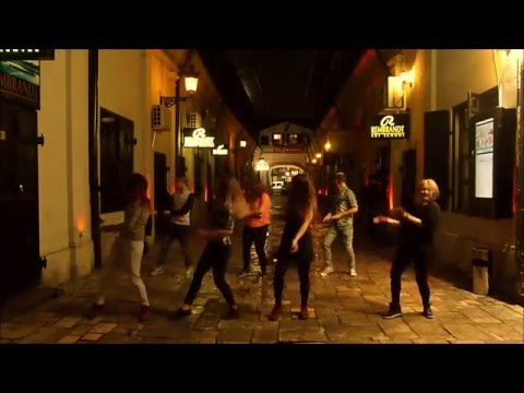 Andreea Balan - Zizi - ( centru vechi danseaza cu noi )