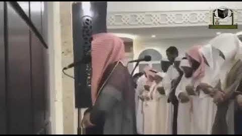 انقطعت الكهرباء في المسجد الذي يؤمه إمام الحرم الشيخ عبدالله الجهني فأكمل التلاوة بصوته العذب