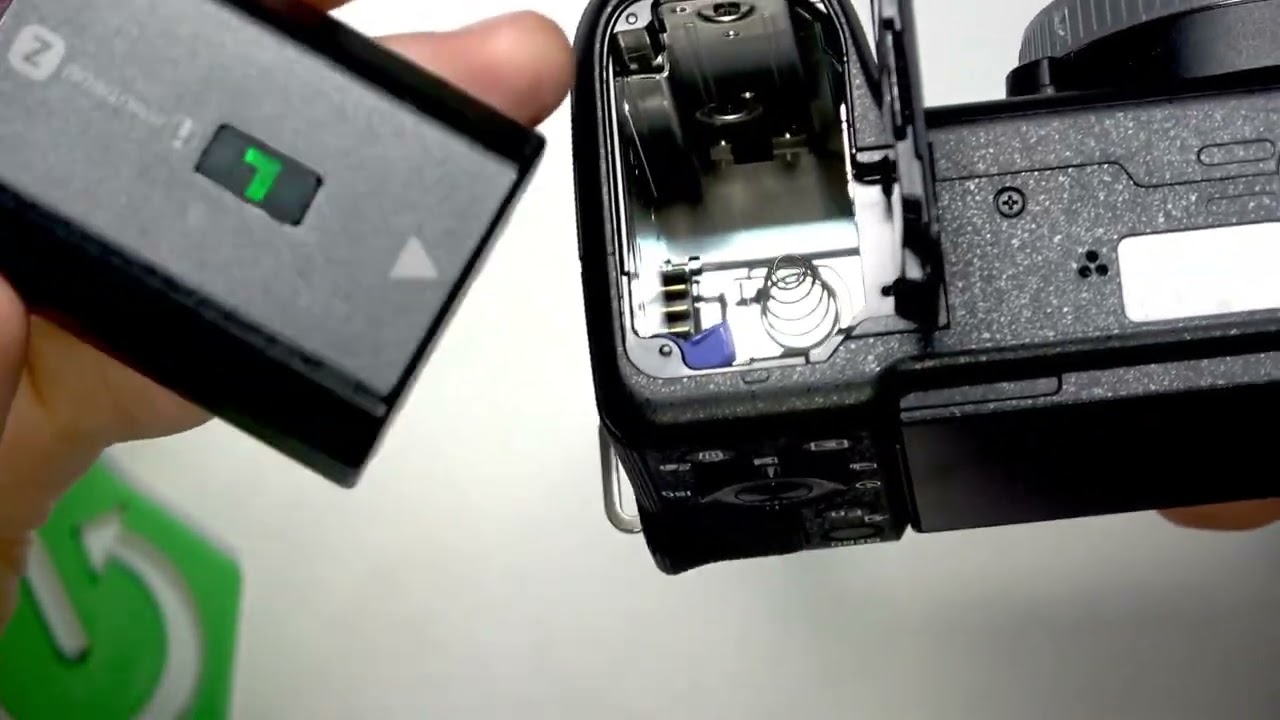 SONY ZV-E10 II - How to insert and remove the battery (NP-FZ100