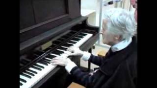 Alzheimer's sufferer plays piano # 1